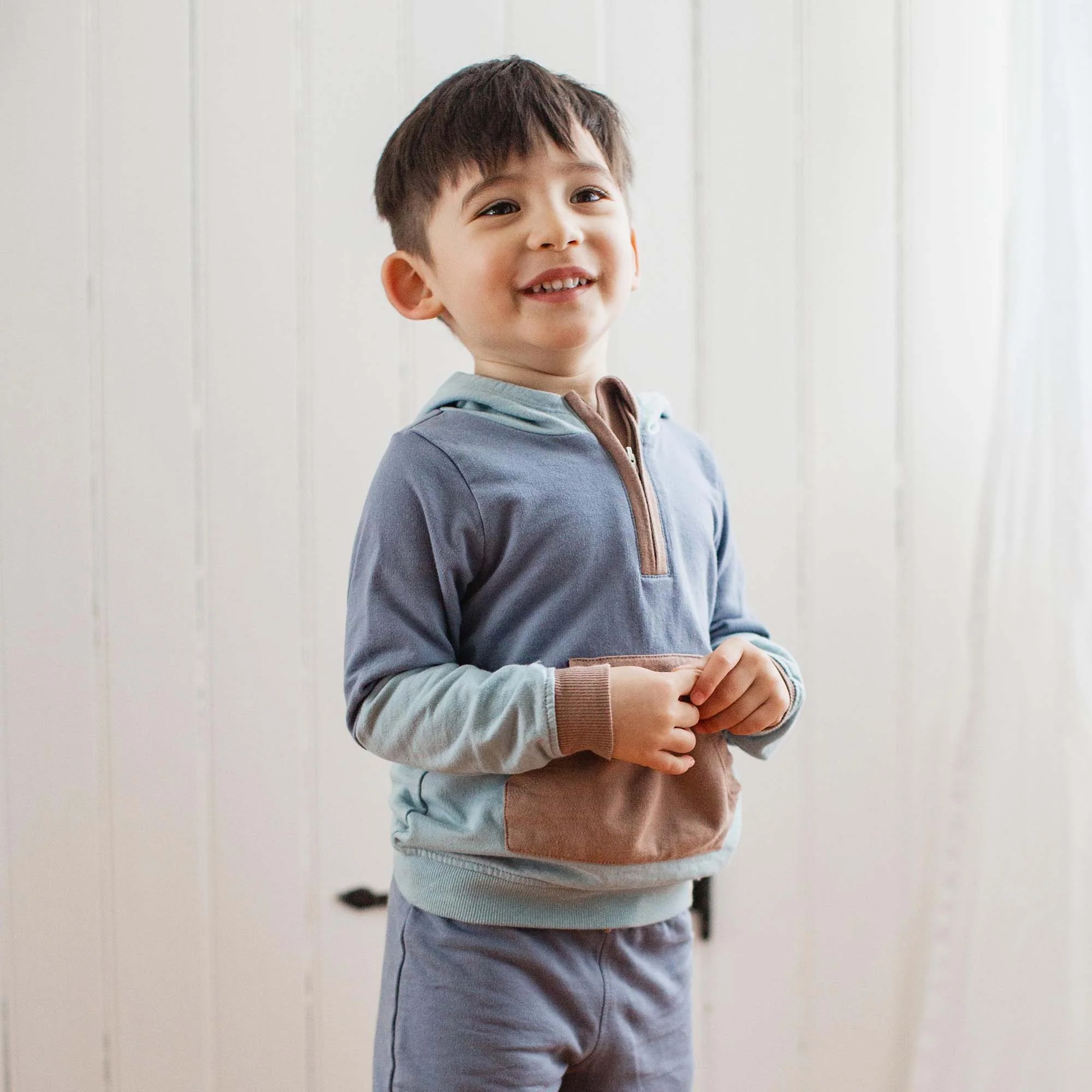 Color Blocked Sweatshirt & Pants Set - Image 6