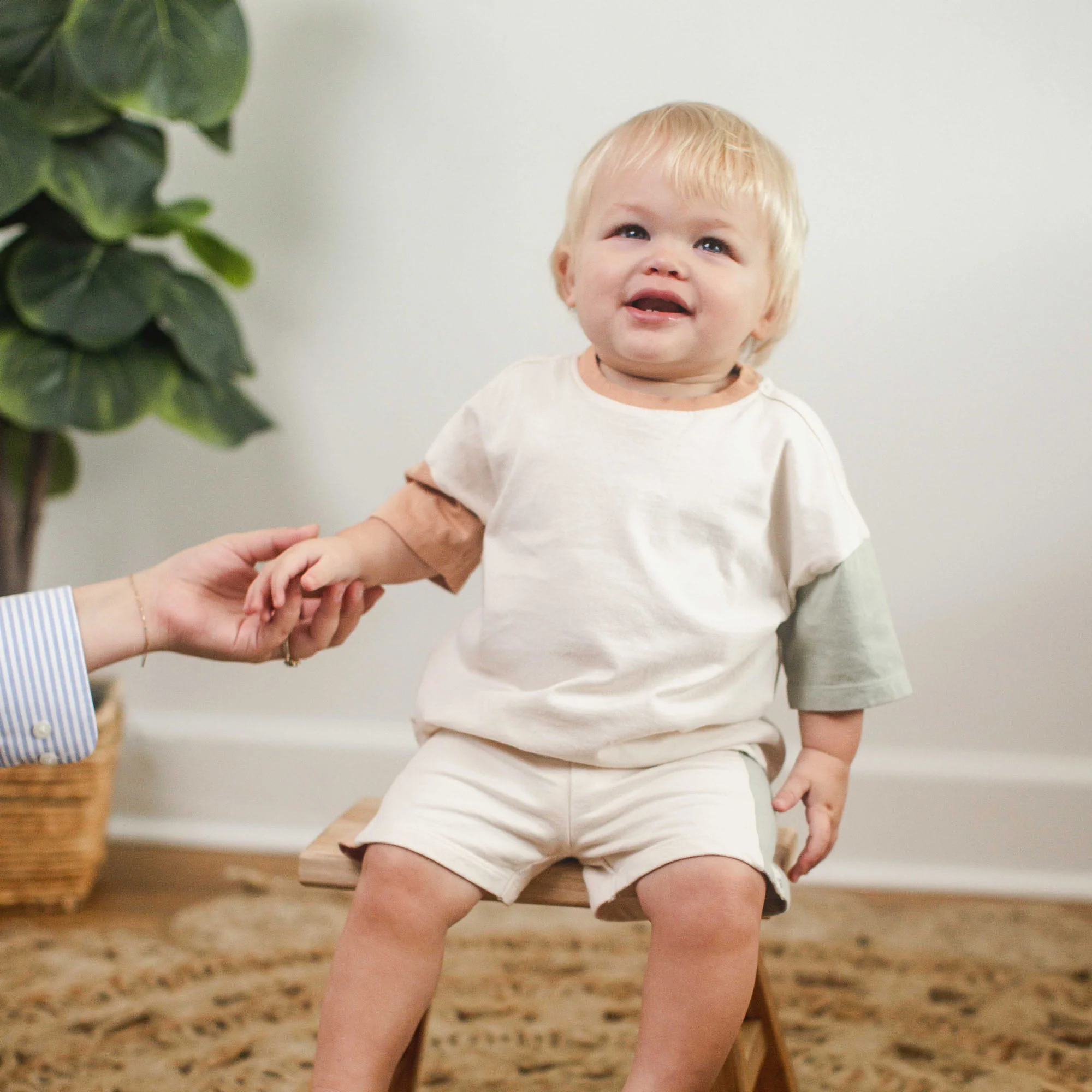 Color Blocked Tee & Shorts Set - Oat Beige - Image 2