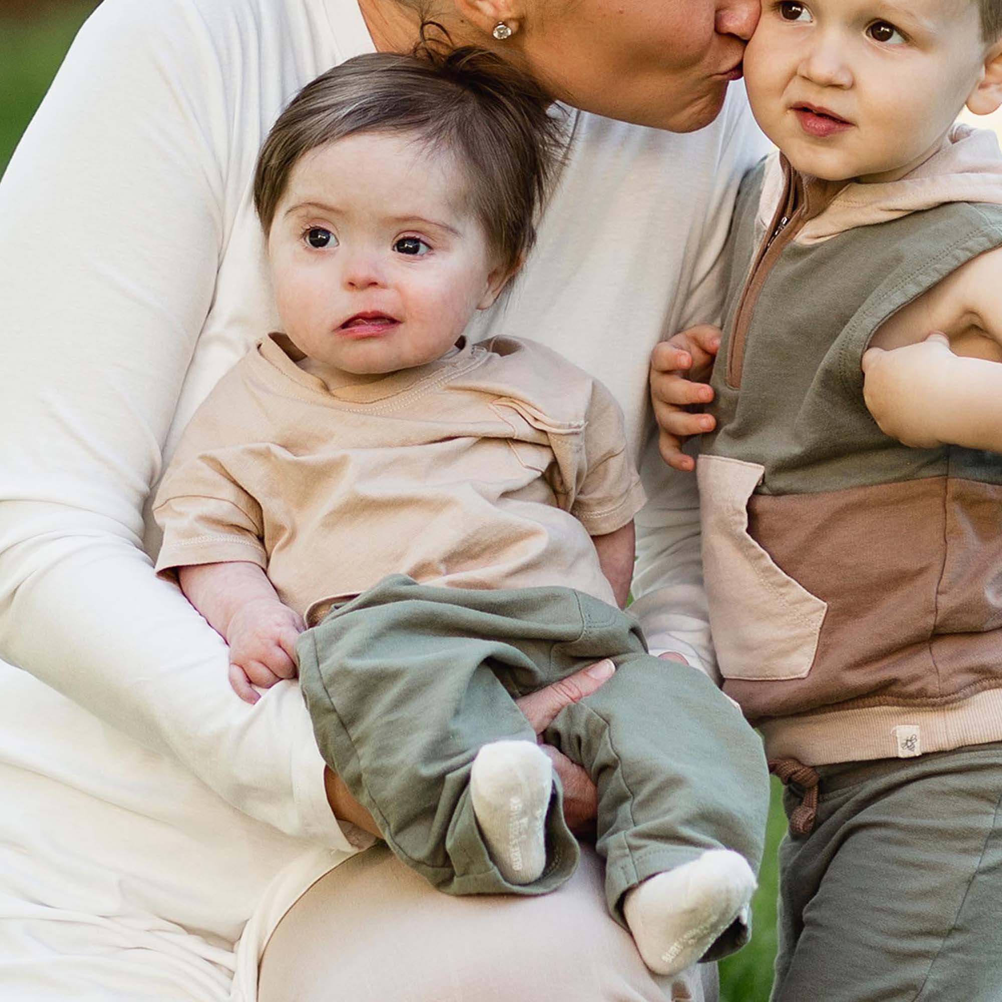 Drop Shoulder Organic Boy Tee & Pants Set - Soft Mocha - Image 2