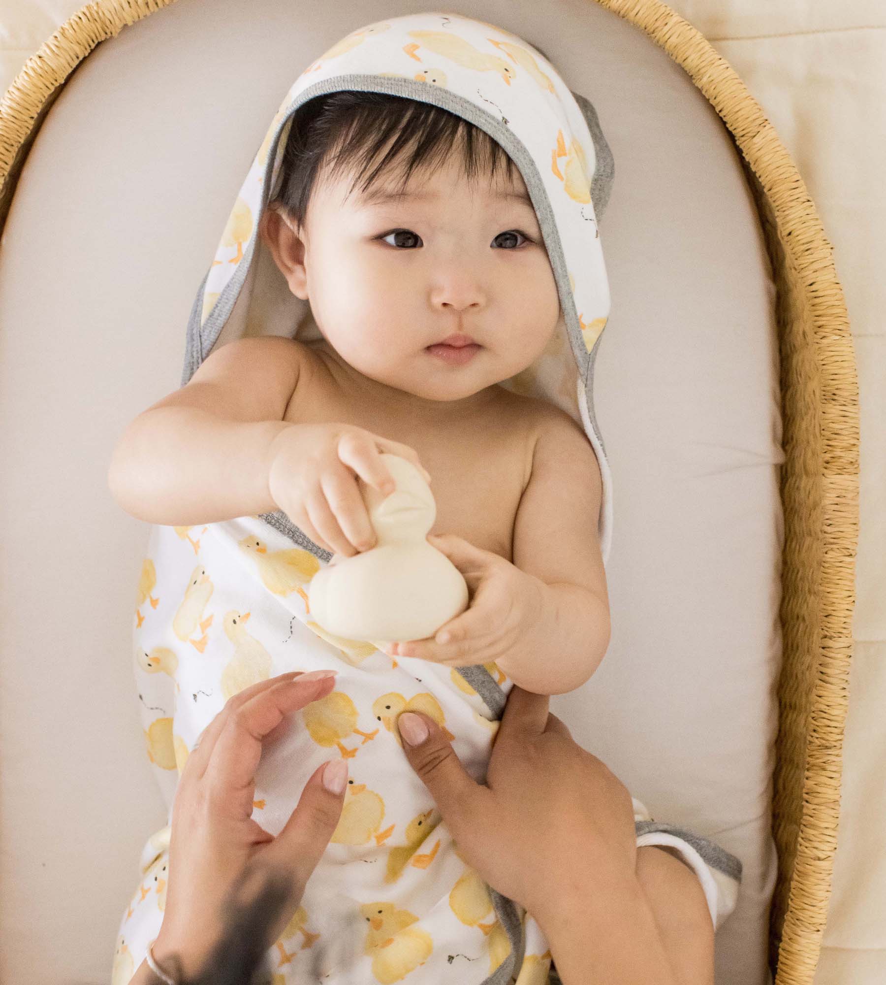 Little Ducks Organic Cotton Hooded Towels 2 Pack - Image 4